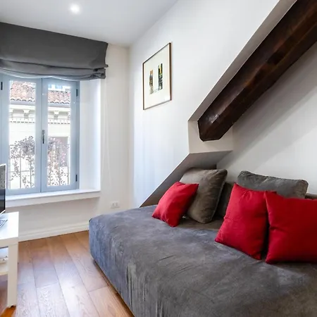 Hostdomus - G10 トリノ